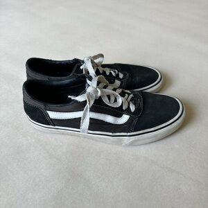 Men’s black suede vans sz 9